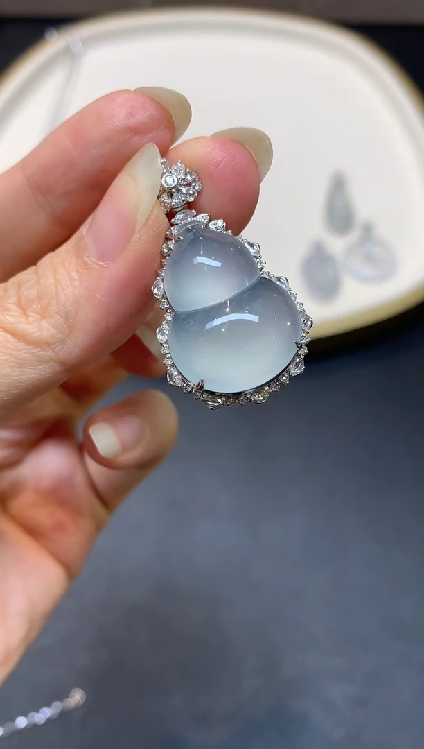 吊坠(不含链)18K金镶嵌翡翠S689|39999