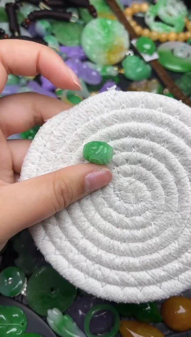 颈饰未镶嵌翡翠缅甸翡翠吊坠