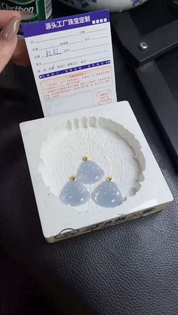 翡翠挂件18K金镶嵌多样性发一件