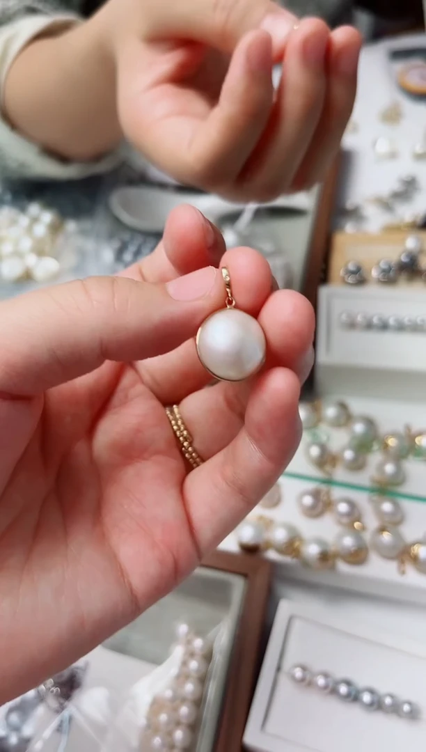 18K金镶嵌颈饰拼合珍珠（马贝珠）万能扣