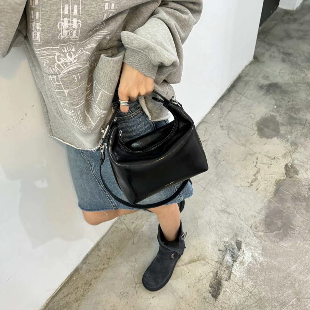 【芝麻集】SK-92609-黑色RAIN.CUN时尚休闲百搭腋下斜跨轻奢女包