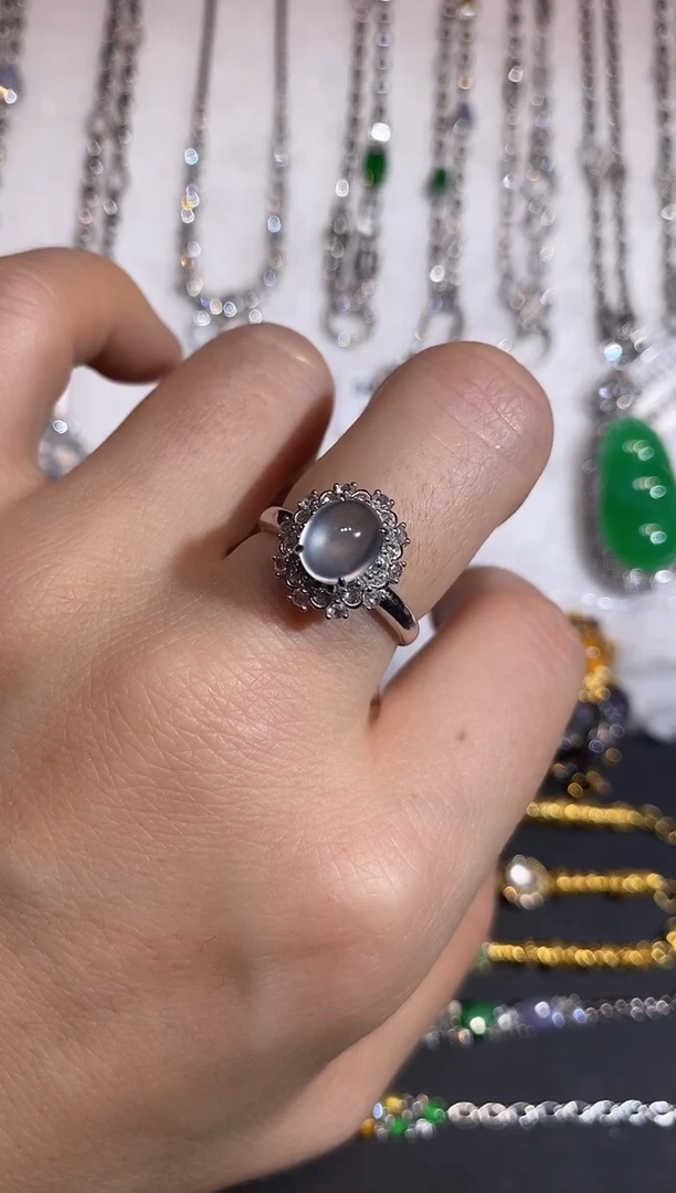 18K金镶嵌戒指翡翠戒指