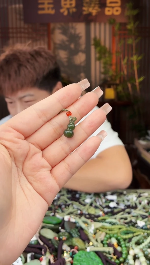 和田玉未镶嵌颈饰拍一发一