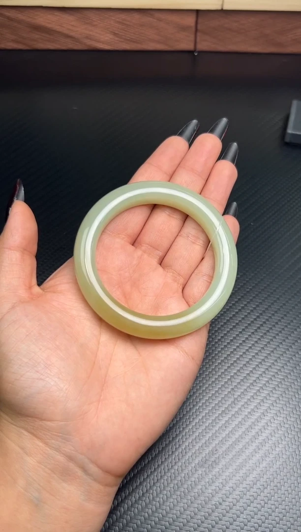 未镶嵌手镯和田玉若羌微色差54+K