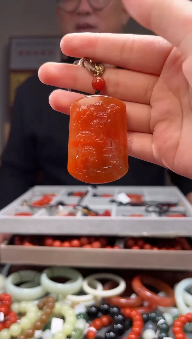 颈饰未镶嵌南红玛瑙吊坠