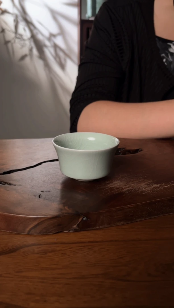 廷怀窑卵青釉色马蹄杯