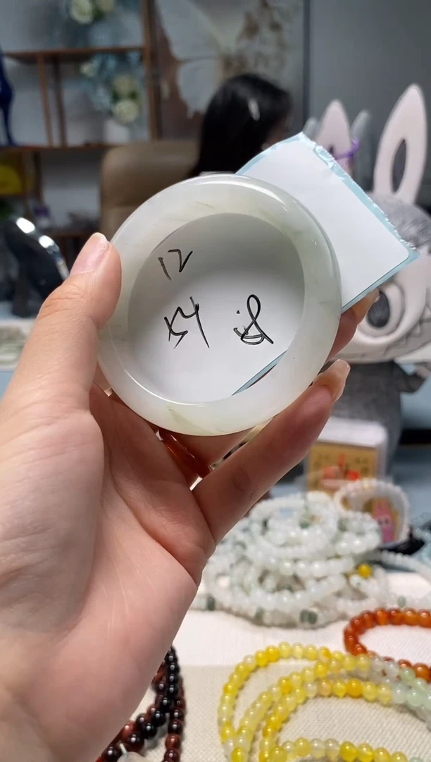 未镶嵌手镯石英质玉L****?12