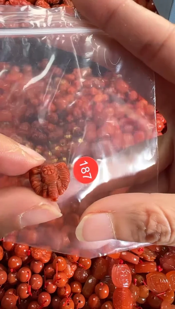 【闪购商品】南红玛瑙颈饰未镶嵌1