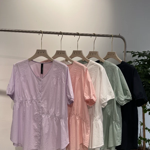 水淼夏装新款0424简约大方款肩褶皱收腰百搭V领衬衫小衫