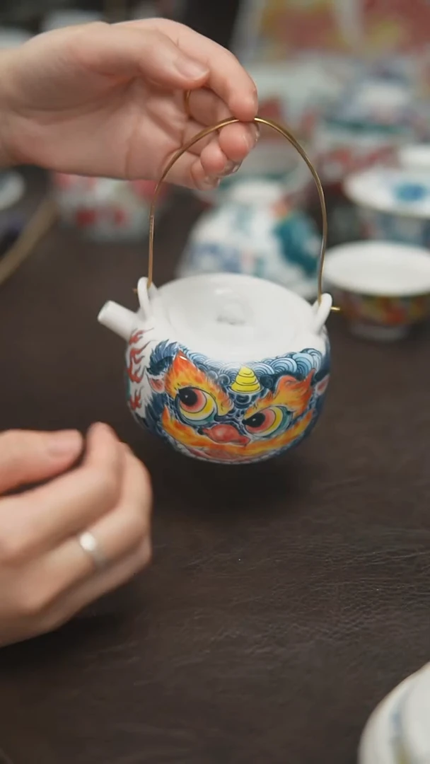 宠粉福利价        醒狮提梁壶