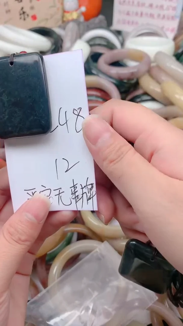 石英质玉手镯未镶嵌L48无事牌