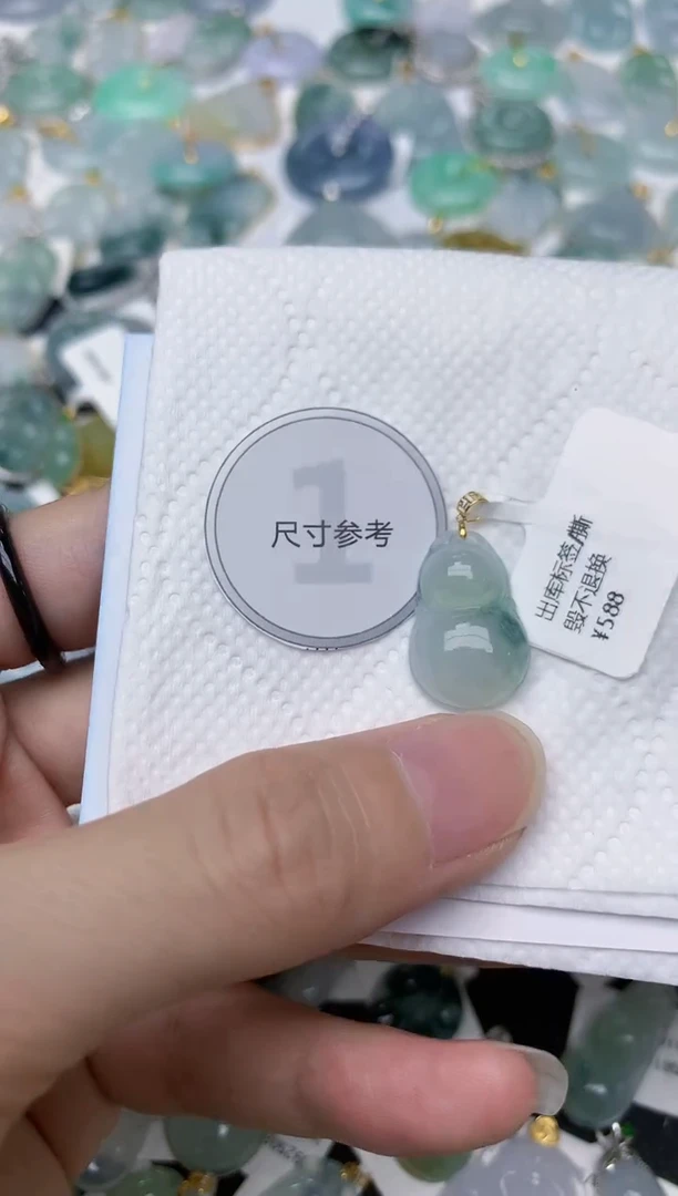 颈饰18K金镶嵌翡翠天然A货翡翠