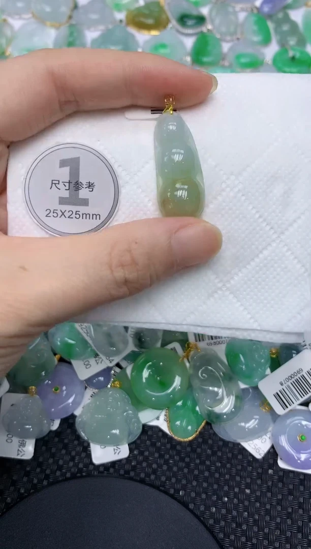 翡翠18K金镶嵌颈饰1111111
