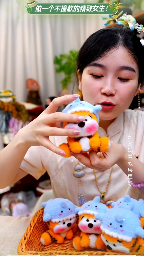 织绣【羊毛玩偶】纯手工非遗钩织夏季百搭时尚单品