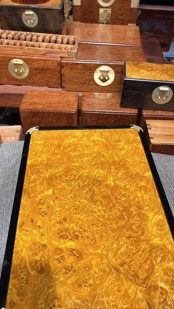 香樟木黄金樟茶盘一个
