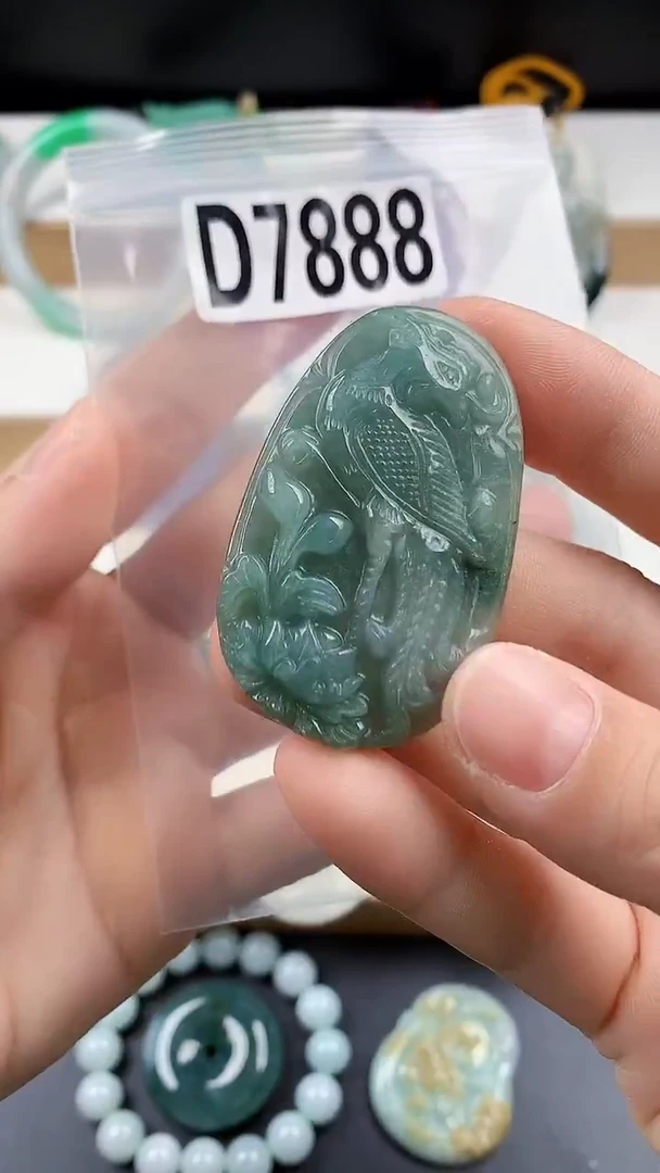 颈饰未镶嵌翡翠天然翡翠吊坠挂件