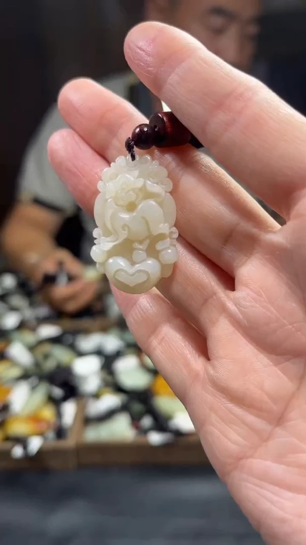 和田玉未镶嵌颈饰·