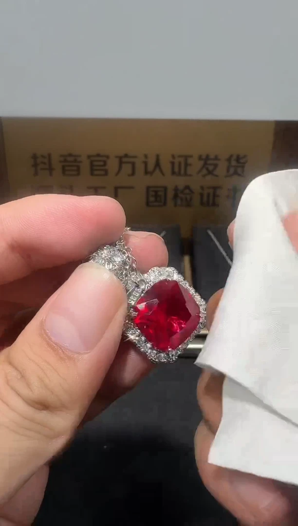 吊坠(赠链)18K金镶嵌红宝石123