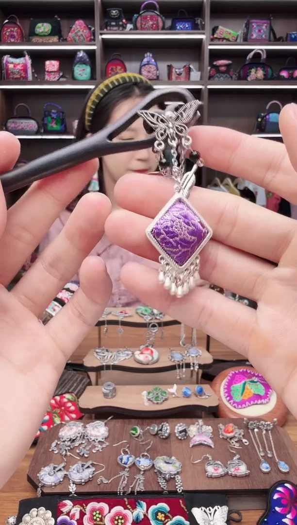 织绣56蒙阿苏苗绣传承旗舰店