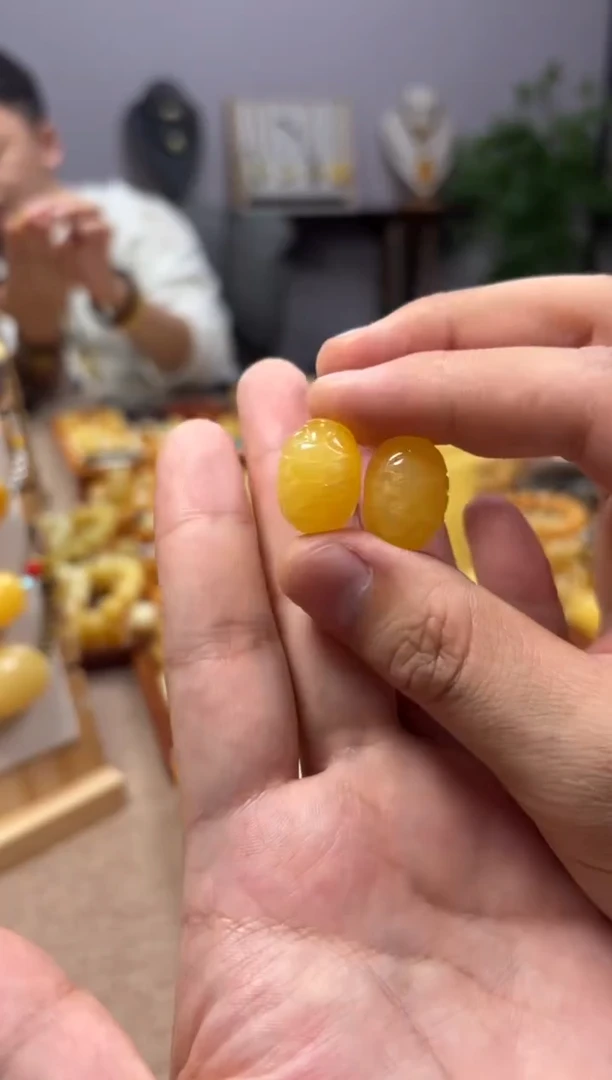 【闪购商品】蜜蜡裸石未镶嵌多样性发一件