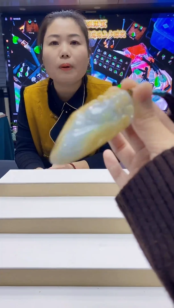 未镶嵌定制翡翠-毛货挂件129