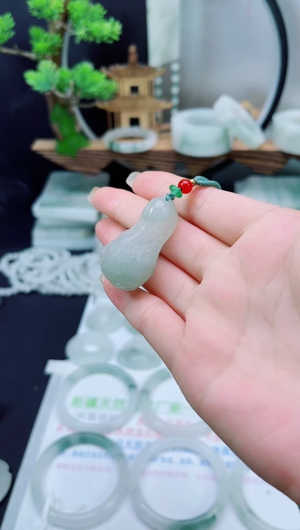 未镶嵌手镯石英质玉（天山翠）白菜