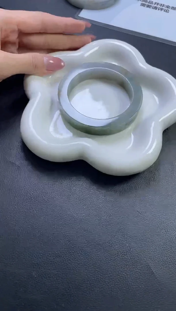 未镶嵌手镯定制翡翠小**?手镯