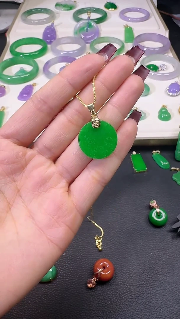 【闪购商品】翡翠颈饰未镶嵌圆牌厚