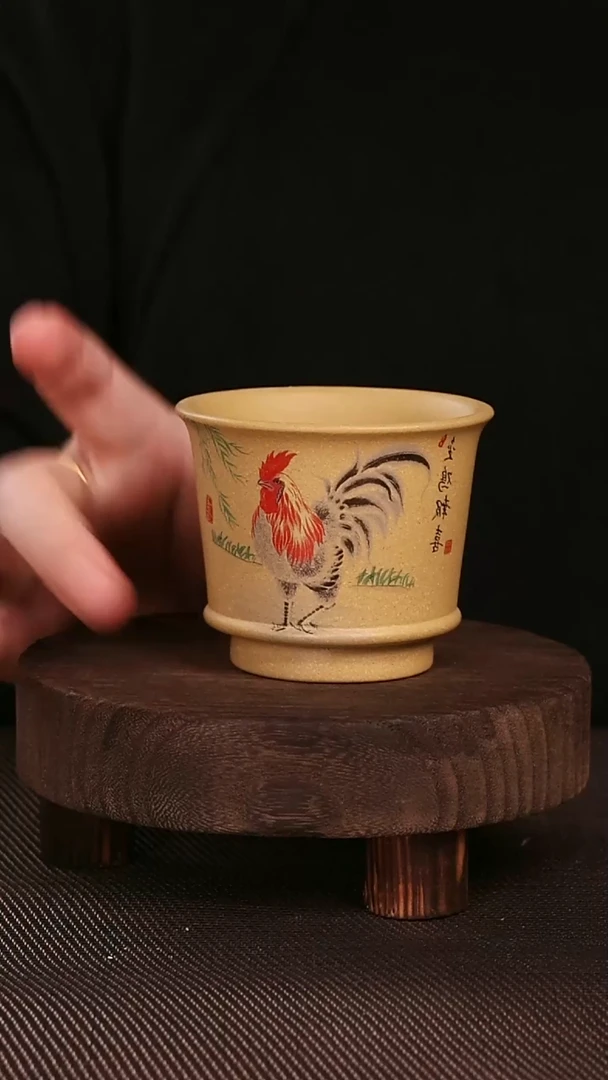 茶杯紫砂黄段金鸡报喜紫砂手工刻绘主人杯150CC