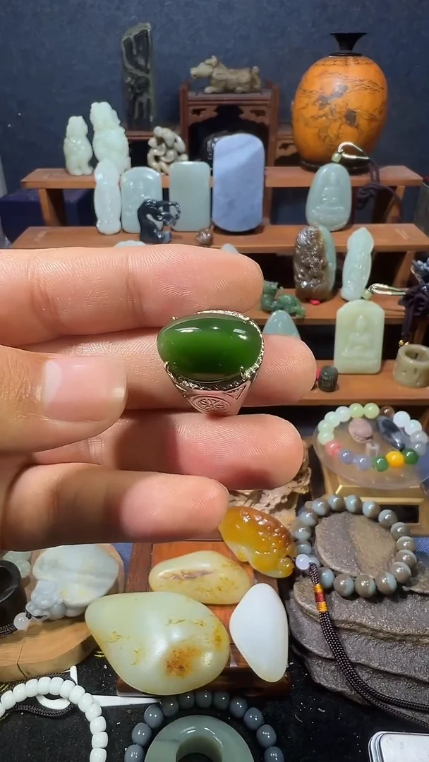 颈饰未镶嵌和田玉烟**年1