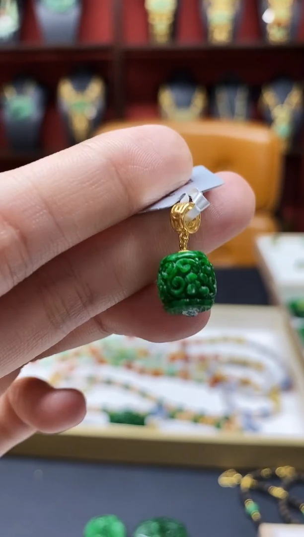 颈饰未镶嵌翡翠吊坠