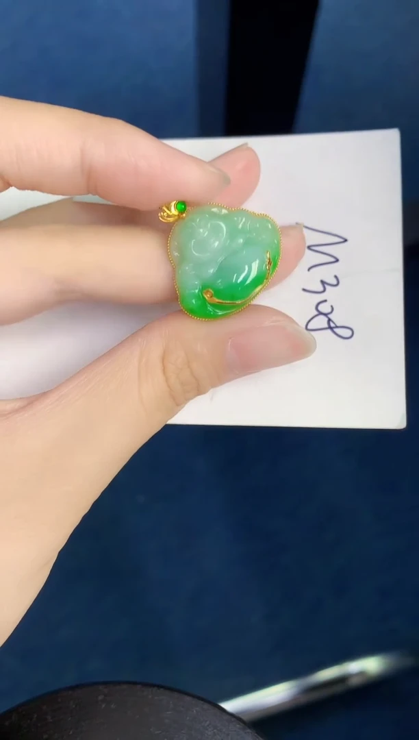 翡翠18K金镶嵌颈饰天然翡翠緬甸A貨