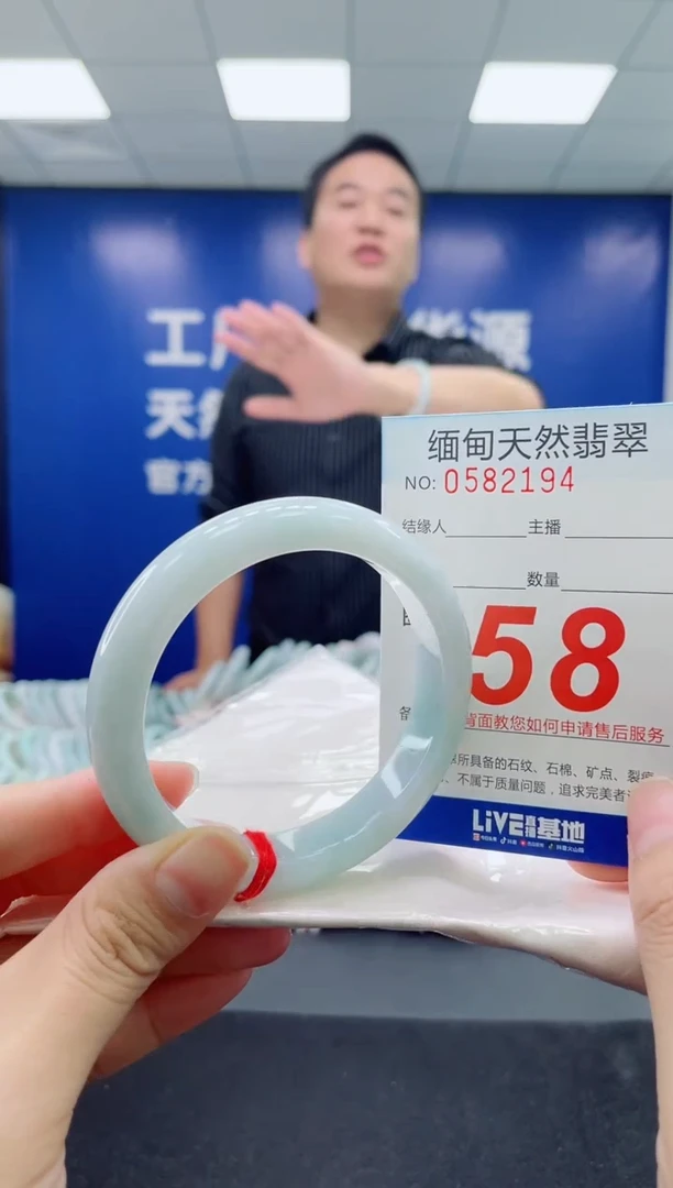 未镶嵌手镯翡翠天然翡翠手镯