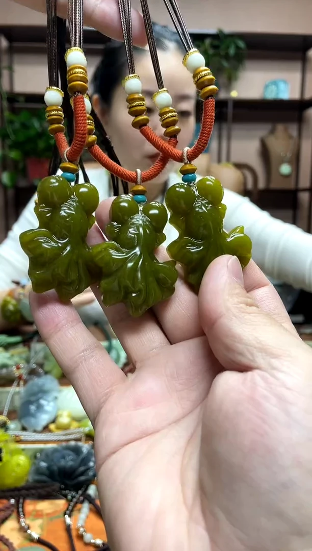 未镶嵌岫玉吊坠多样性发货发其中之一