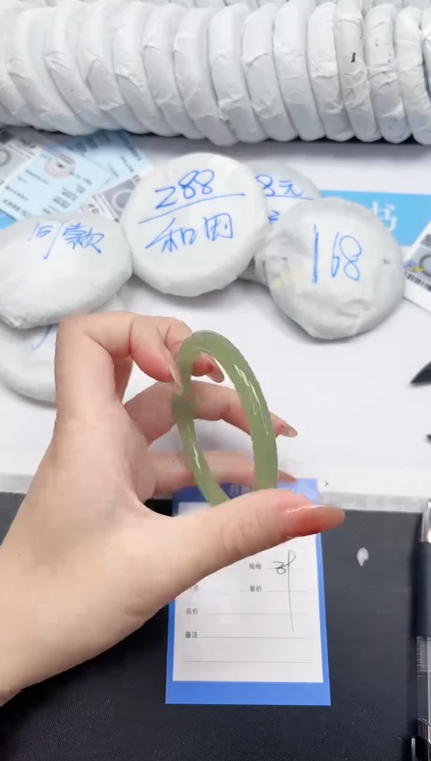 未镶嵌手镯石英质玉212-59.4NYGYT