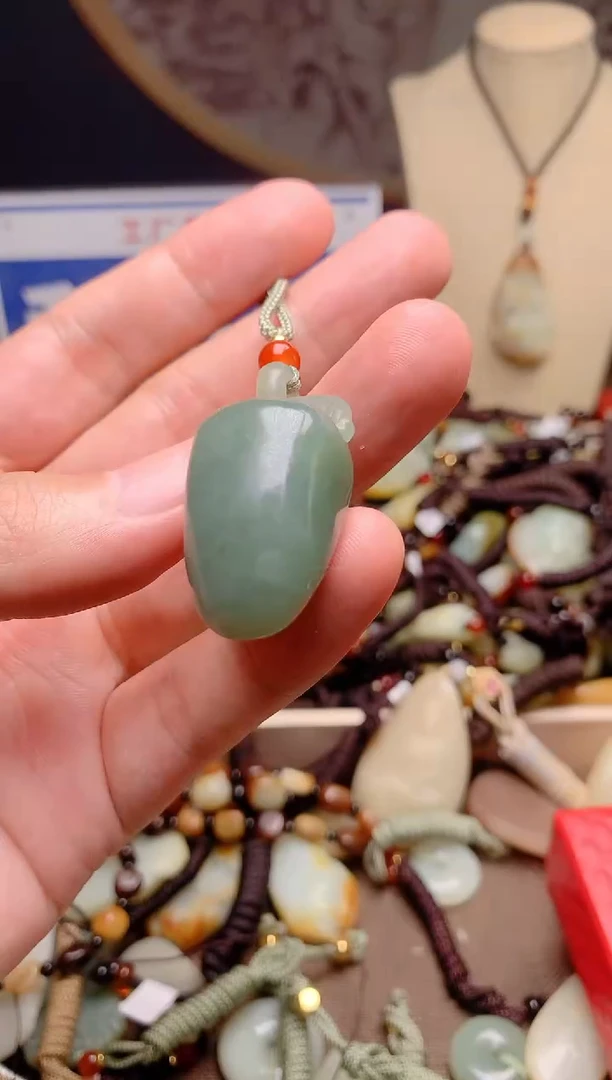 和田玉未镶嵌颈饰1