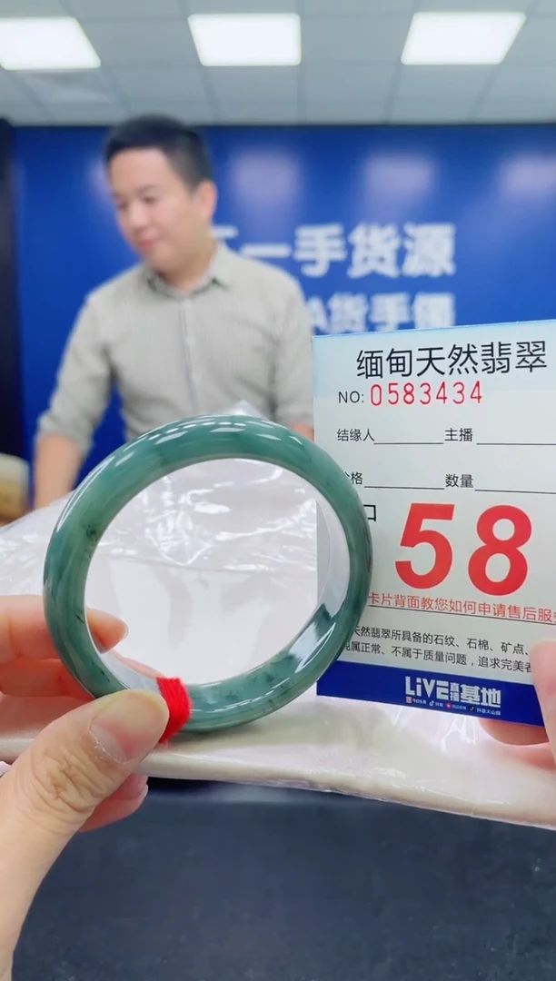 未镶嵌手镯翡翠天然翡翠手镯