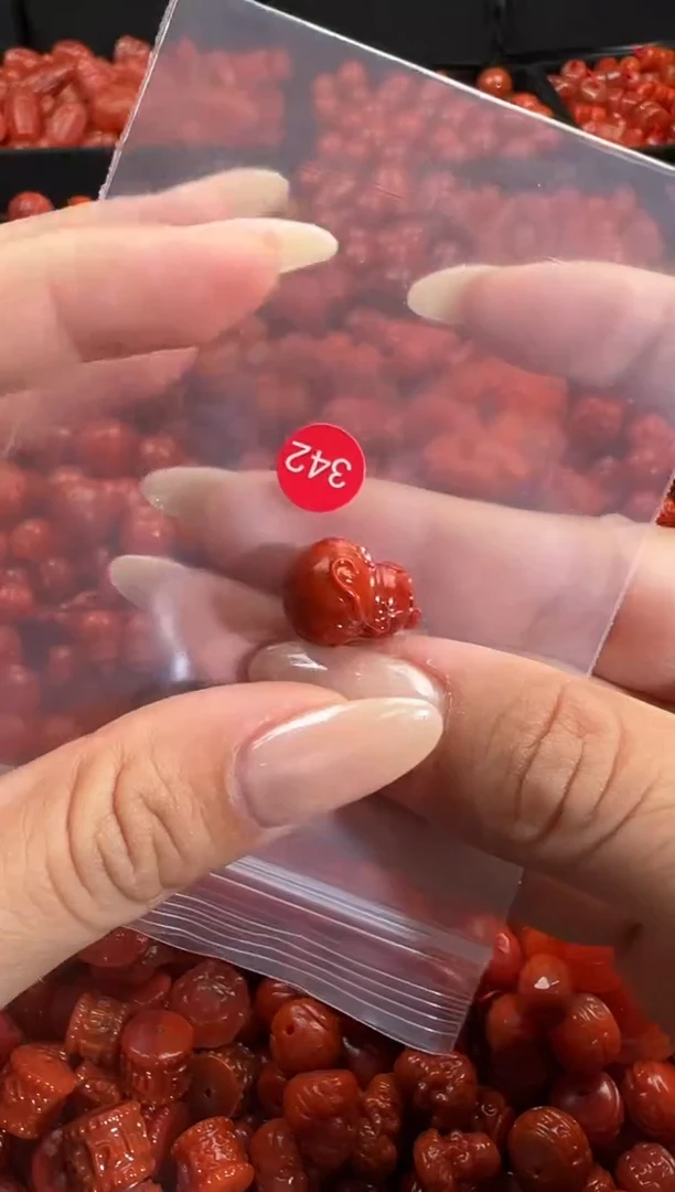 颈饰未镶嵌南红玛瑙1