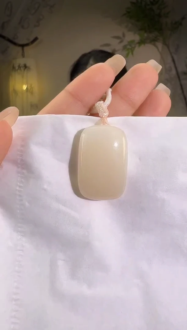 和田玉未镶嵌颈饰藕粉无事牌