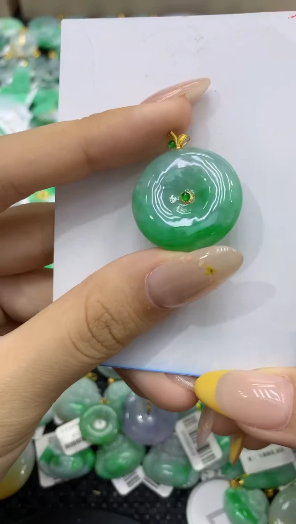 颈饰18K金镶嵌翡翠天然缅甸翡翠A货
