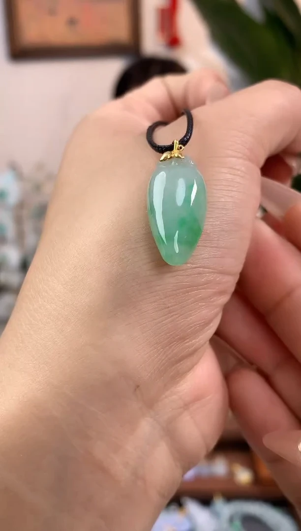 【闪购商品】翡翠吊坠(不含链)18K金镶嵌瓜