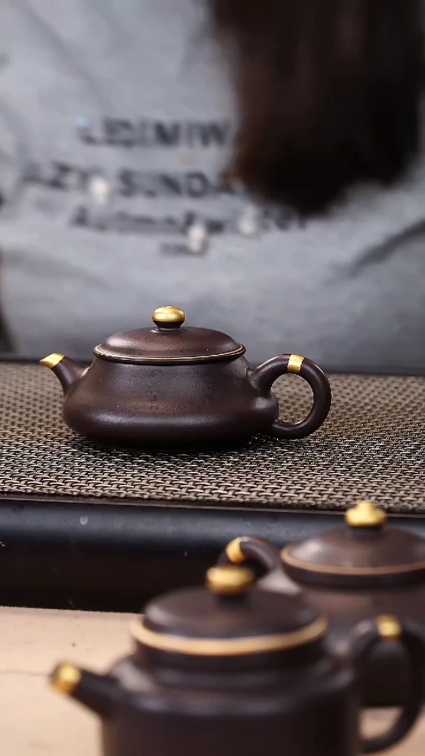 茶壶紫砂四号井茄皮紫泥描金明炉100cc