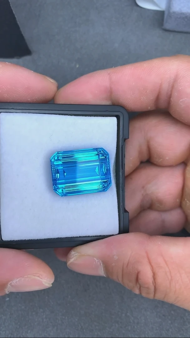 未镶嵌裸石托帕石47.31克拉