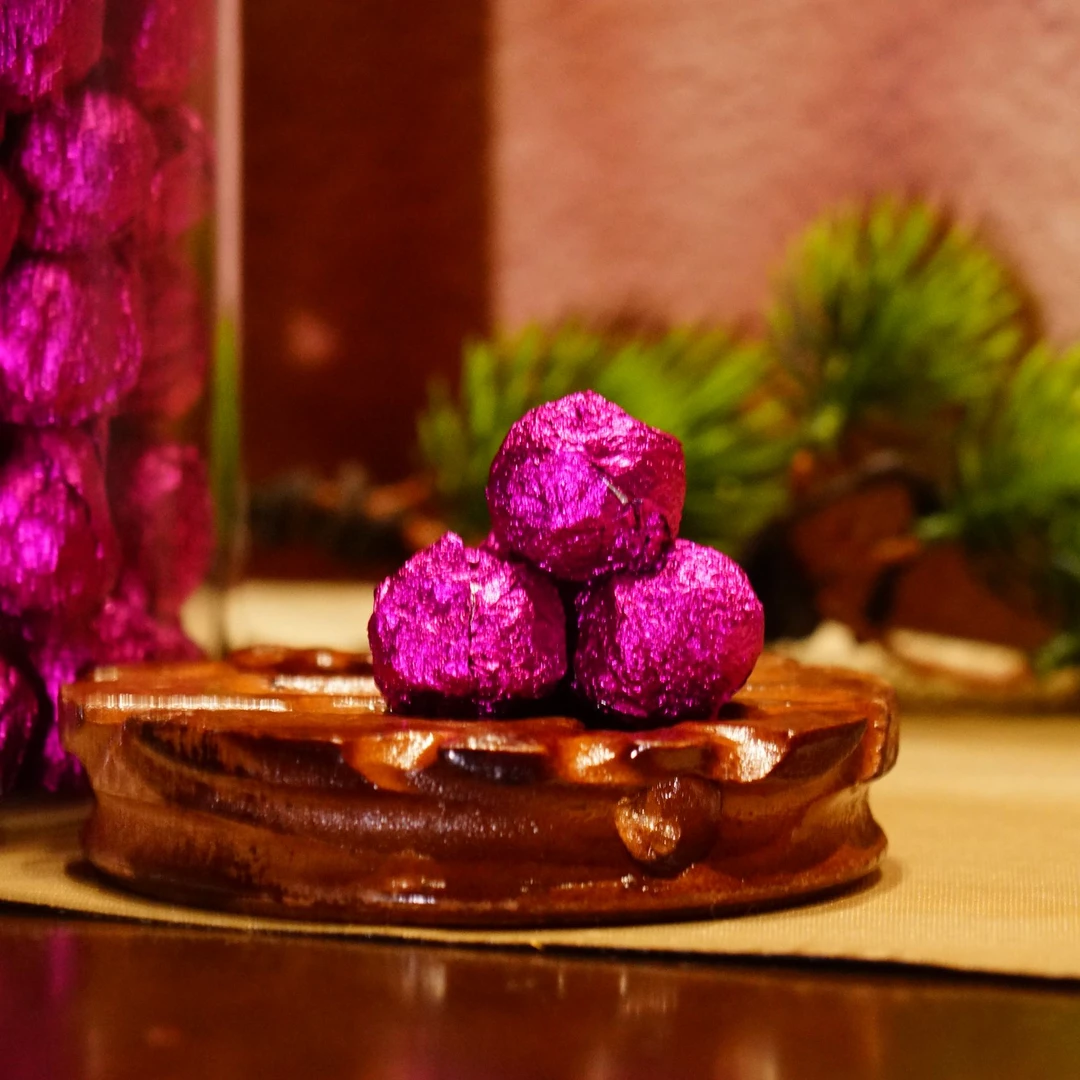 新品玫红蛋茶王  火哥臻藏 古树龙珠  普洱生茶