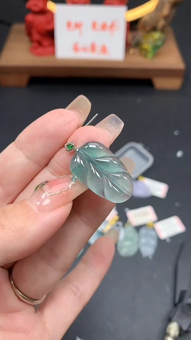 【闪购商品】翡翠吊坠(不含链)18K金镶嵌MS155541