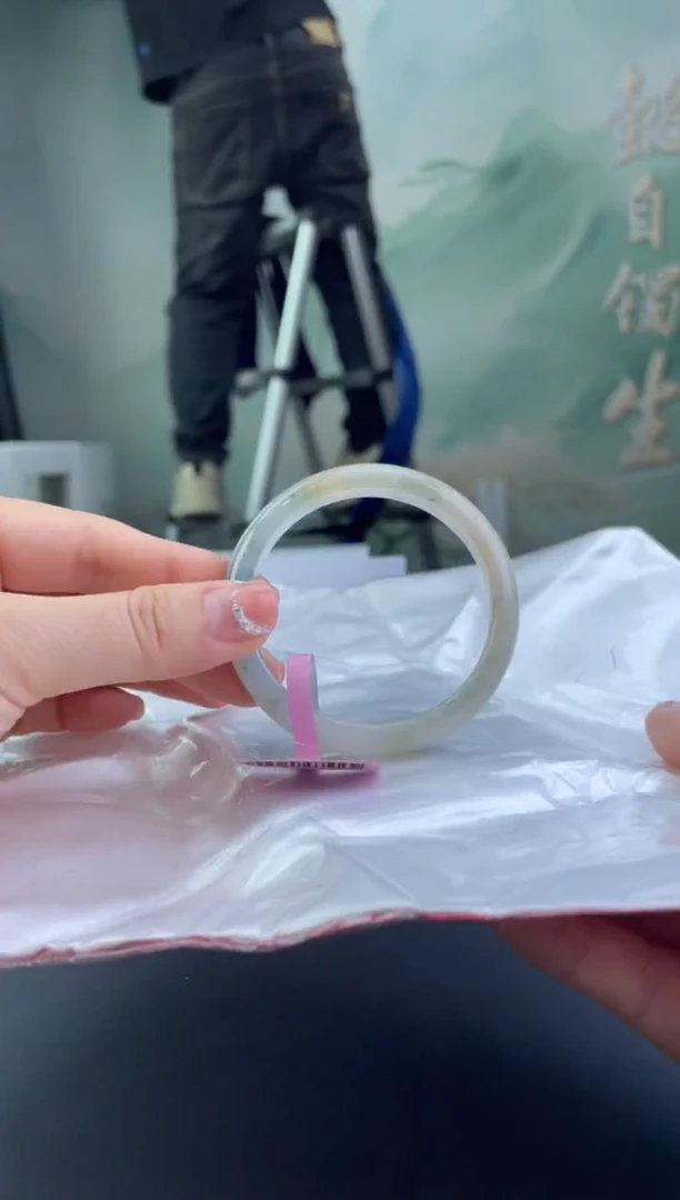 翡翠手镯未镶嵌12翡翠手镯（微瑕）