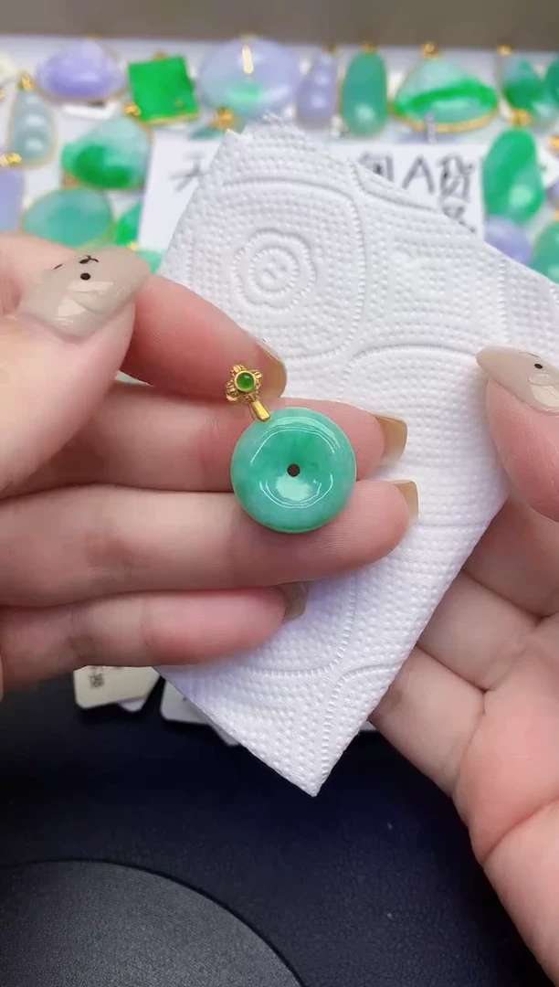 颈饰未镶嵌翡翠缅甸天然翡翠A货