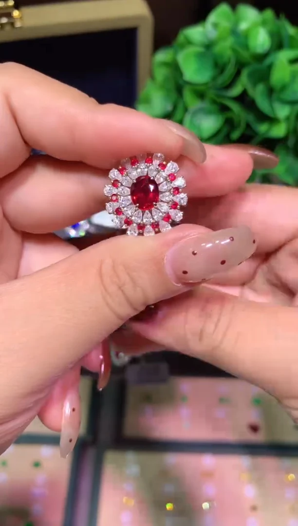 18K金镶嵌戒指红宝石2.06ct