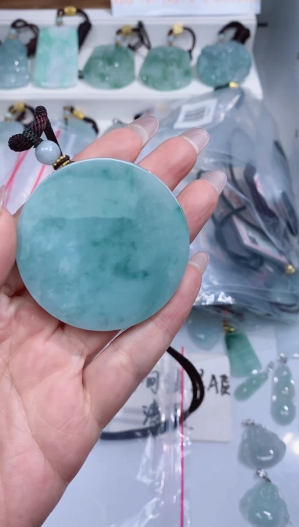 颈饰未镶嵌翡翠吊坠