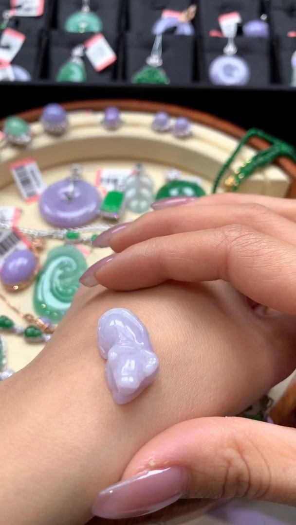 【闪购商品】翡翠吊坠(不含链)未镶嵌牛